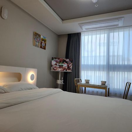 Daegu Star B&B Dsr Hotel Lily Guestroom 外观 照片